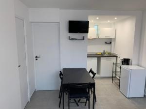 Køkken eller tekøkken på Appartement idéale proche Paris + 11 billeder