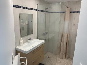 Et badeværelse på Appartement idéale proche Paris