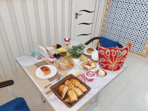 Otelde veya yakınında yiyecek