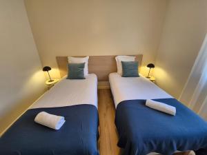 Una cama o camas en una habitación de Le gîte de Midi for 6 pers - Quiet garden