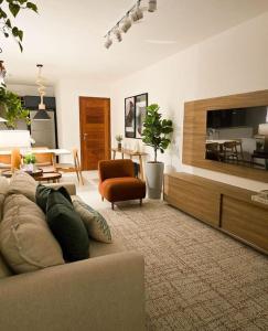 Ruang duduk di Apartamento Decorado 3/4 em condomínio frente Mar