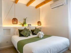 Postel nebo postele na pokoji v ubytování Moona Hostal Altea