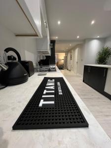 a black keyboard on the floor of a room at Luxury Seaside Town House in Bangor +14 photos