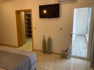 TV a/nebo společenská místnost v ubytování appartement à oujda