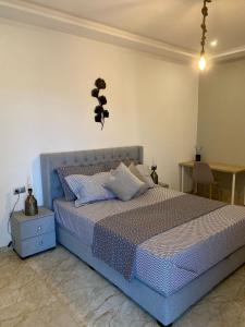 Postel nebo postele na pokoji v ubytování appartement à oujda + 27 fotografií