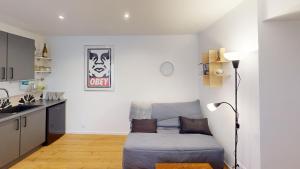 Una cocina o cocineta en Le Saint Martin - Appartement moderne - Duplex - Centre ville - Gare 4 fotos más