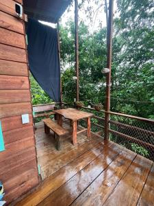 Balkón nebo terasa v ubytování Gracias Madre Jungle and Ocean View Cabins