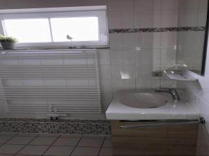 Ein Badezimmer in der Unterkunft Holiday Home in Butjadingen near Wadden Sea