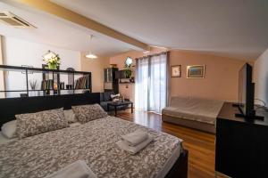 Кровать или кровати в номере Lopar 516