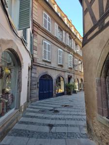 Το κτήριο όπου στεγάζεται  το διαμέρισμα