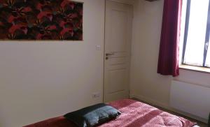Postel nebo postele na pokoji v ubytování Sancerre centre, Appartement duplex et ou Chambre indépendante, modulable