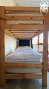 Letto o letti in una camera di Bedouin Hostel- دار البدوي