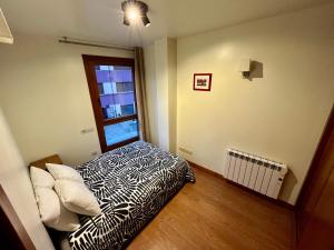 Postel nebo postele na pokoji v ubytování Lotila Flats Cuirgu