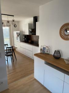 Kuchyň nebo kuchyňský kout v ubytování LandNest Ferienwohnung