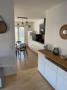 Kuchyň nebo kuchyňský kout v ubytování LandNest Ferienwohnung