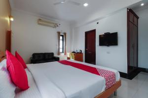 תמונה מהגלריה של Collection O Emara Grand Hotel בבנגלור