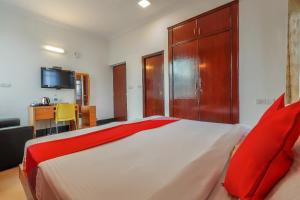 תמונה מהגלריה של Collection O Emara Grand Hotel בבנגלור