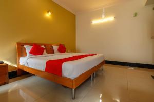 תמונה מהגלריה של Collection O Emara Grand Hotel בבנגלור