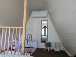 ApróLak Apartman Zalakaros客房内的一张或多张床位