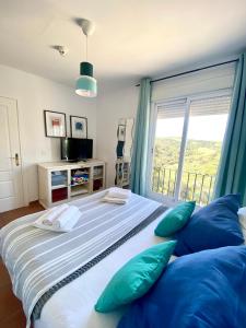 Postel nebo postele na pokoji v ubytování Bohemian Penthouse in Alcaidesa