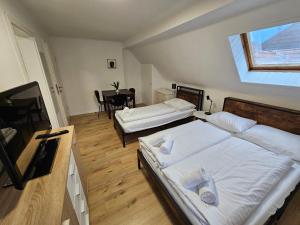 Postel nebo postele na pokoji v ubytování Aparthotel Horn Bahnstrasse + 37 fotografií