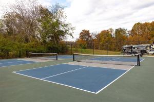 Tennis- og/eða veggtennisaðstaða á Pigeon Forge Landing RV Resort eða í nágrenninu
