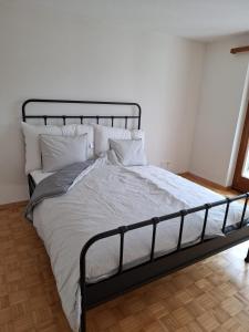 Postel nebo postele na pokoji v ubytování Wohnung mit Herz + 4 fotografie