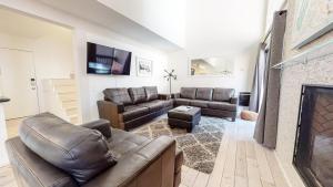 a living room with a couch and a fireplace at Walk to Canyon Lodge Ski back Modern Space in Mammoth Lakes