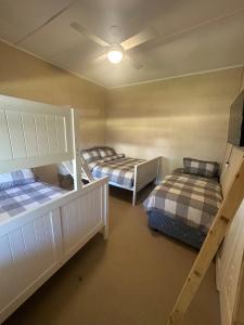 a bedroom with two bunk beds and a ceiling at Cottage in Barmera in Barmera