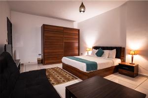 Postel nebo postele na pokoji v ubytování Pyramids Gem Plaza Hotel