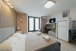A bed or beds in a room at Catanese Proverb's House - Via Napoli - Ground Floor