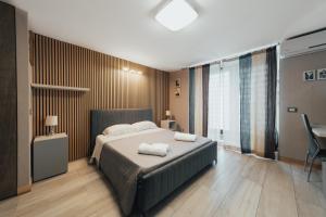 A bed or beds in a room at Catanese Proverb's House - Via Napoli - Ground Floor
