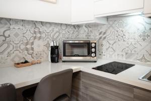 A kitchen or kitchenette at Catanese Proverb's House - Via Napoli - Ground Floor