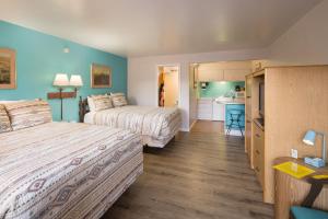 Rúm í herbergi á Apache Motel