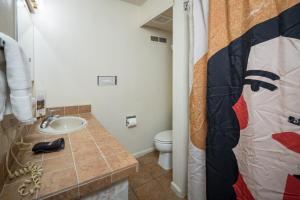 Baðherbergi á Apache Motel
