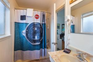 Baðherbergi á Apache Motel