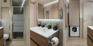 A bathroom at Catanese Proverb's House - Via Napoli - Ground Floor