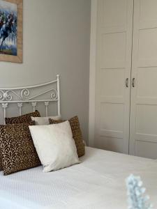 A bed or beds in a room at A CALZADA
