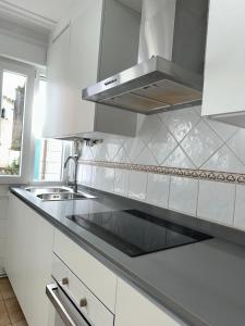 A kitchen or kitchenette at A CALZADA