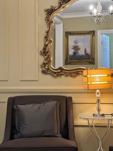 The Cambridge Guest House by Tas的休息区