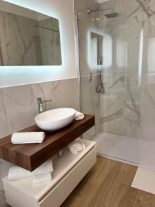 a bathroom with a sink and a shower at Il Matisse in Dosso