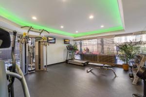 a fitness room with a gym with tread machines at Modern Suite Free Parking View AC King Bed Kitchen in Honolulu +27 photos