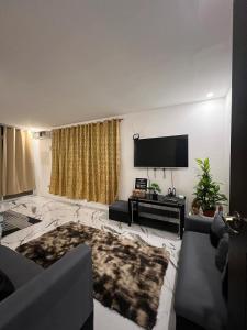 a living room with a couch and a tv at La Casa Cita in Indang