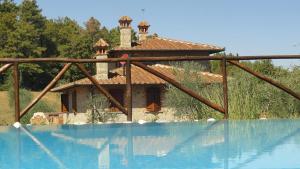 The swimming pool at or close to La Casetta nel Bosco