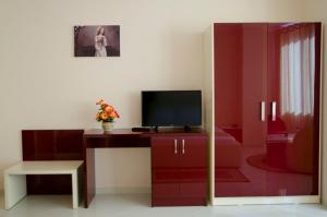 TV a/nebo společenská místnost v ubytování Ikea Hotel