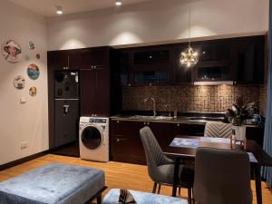 Nhà bếp/bếp nhỏ tại High-ser Apt w Greenview, Projector and 2BR incenter - So warmly and spacious