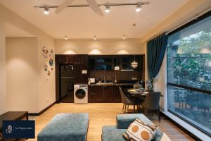 Khu vực ghế ngồi tại High-ser Apt w Greenview, Projector and 2BR incenter - So warmly and spacious