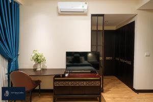 Khu vực ghế ngồi tại High-ser Apt w Greenview, Projector and 2BR incenter - So warmly and spacious