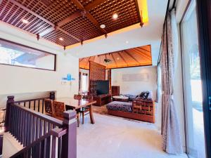 a living room with a table and a couch at 三亚亚龙湾伊墅情怀旅租 in Sanya
