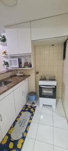 Dapur atau dapur kecil di Flat com Vista Teatro Amazonas